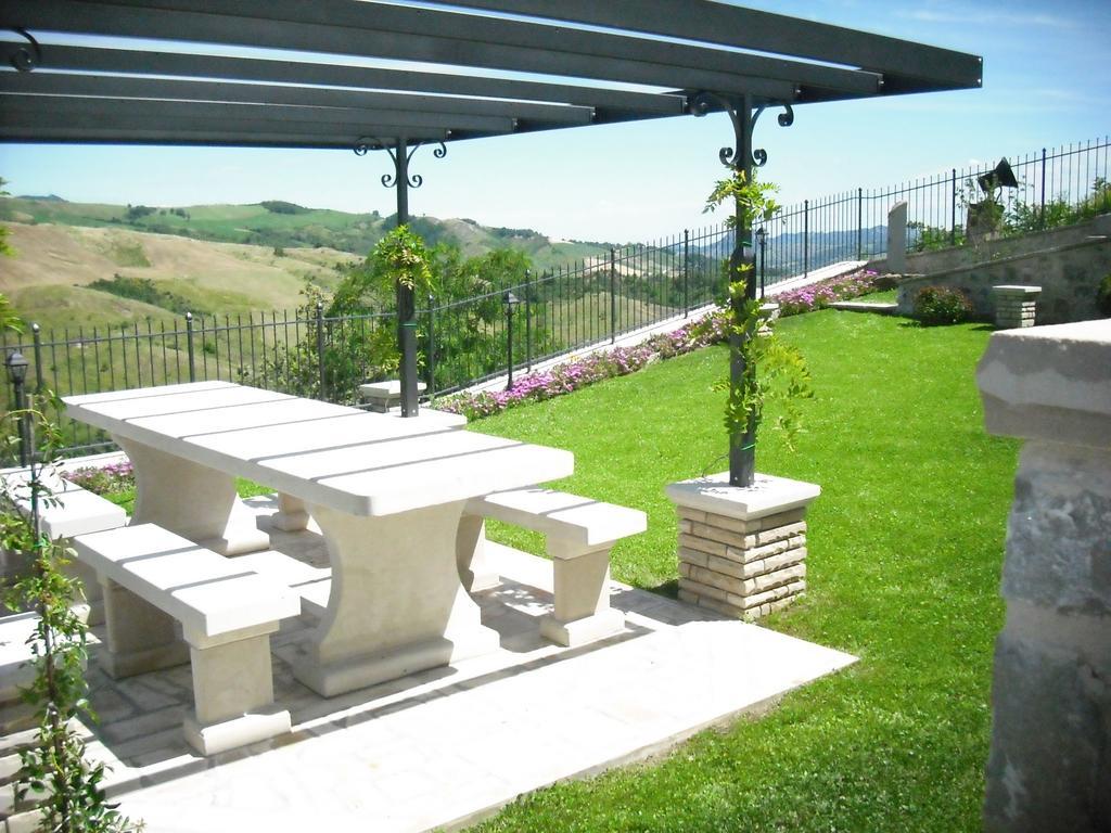 Belvilla By Oyo Graceful Apartment With Garden Petrella Guidi Exteriör bild
