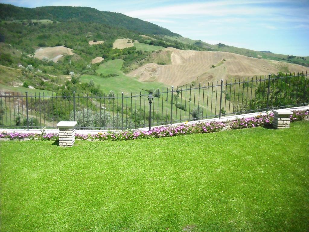 Belvilla By Oyo Graceful Apartment With Garden Petrella Guidi Exteriör bild
