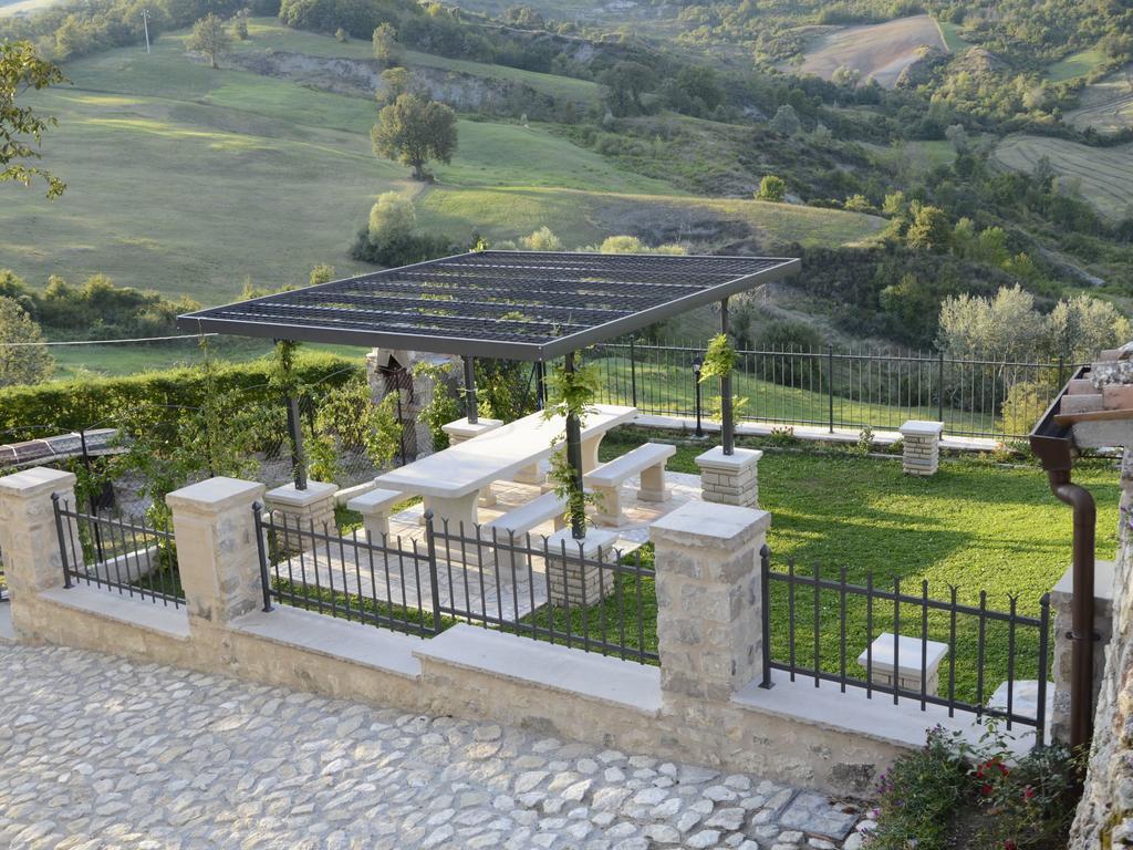Belvilla By Oyo Graceful Apartment With Garden Petrella Guidi Exteriör bild